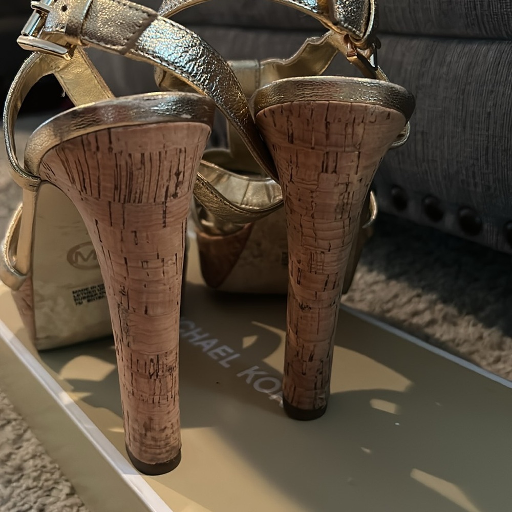 MICHAEL KORS Catalina Kork Metallic Leather Gold Sandals 7 - Picture 6 of 8